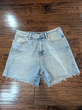 Mavi Denim Jean Shorts with a Raw Edge Hem Size 30